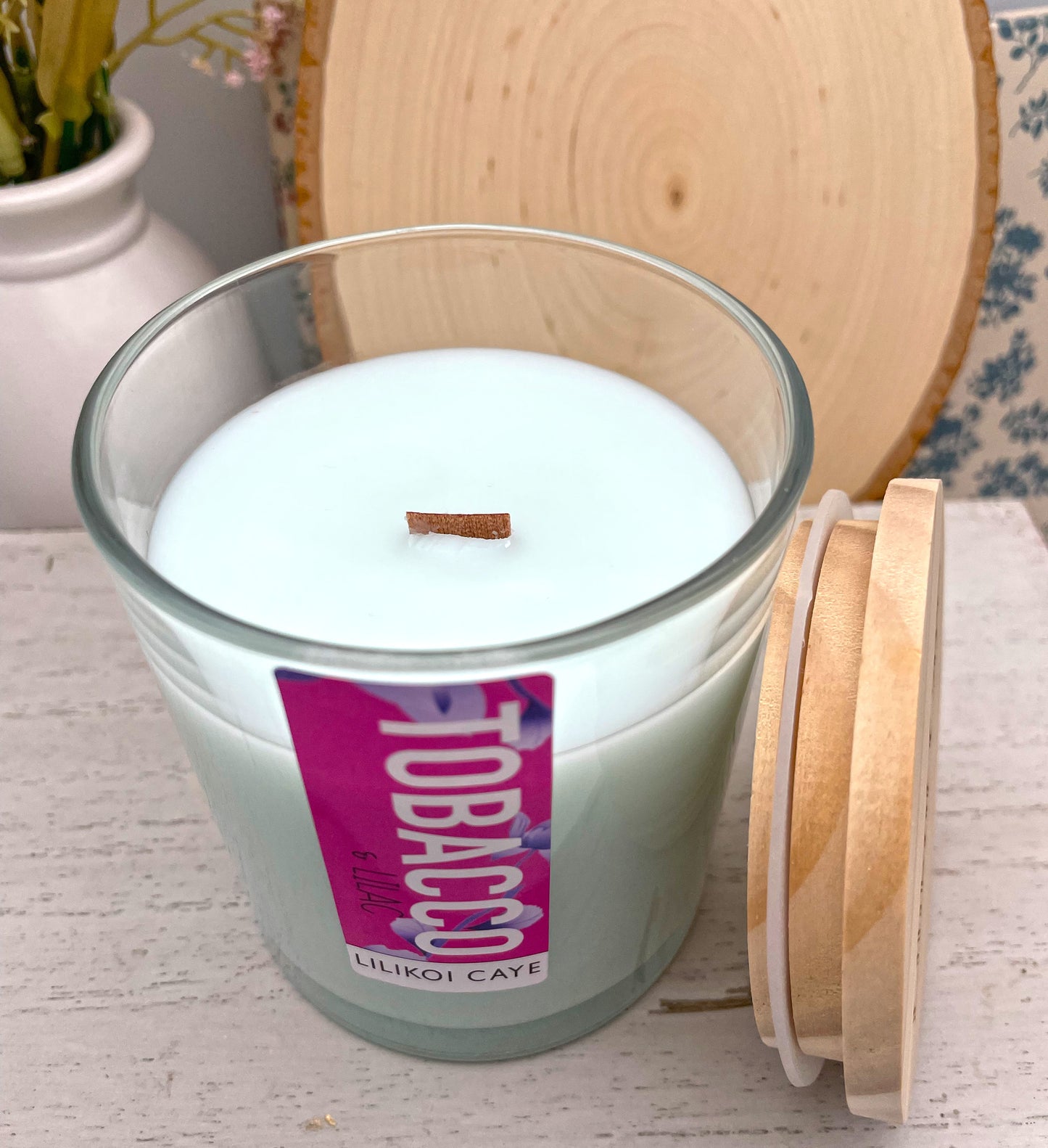 Tobacco and Lilac Scented Candle